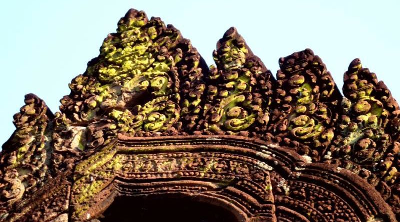 012 Temple Pediment showing Moss Thumb